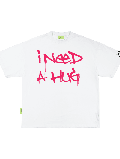 "I NEED A HUG" T-shirt ™