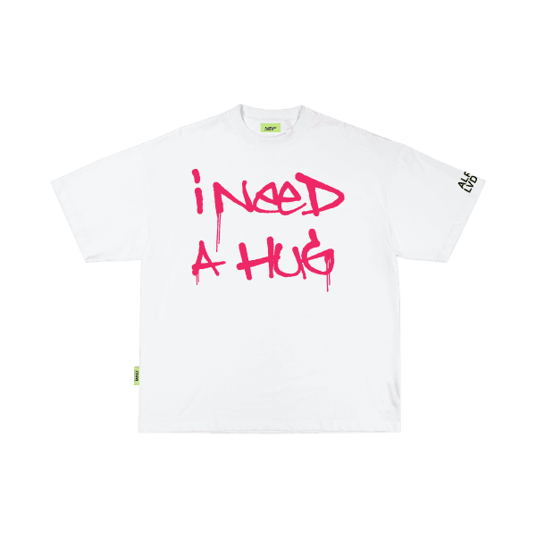 "I NEED A HUG" T-shirt ™