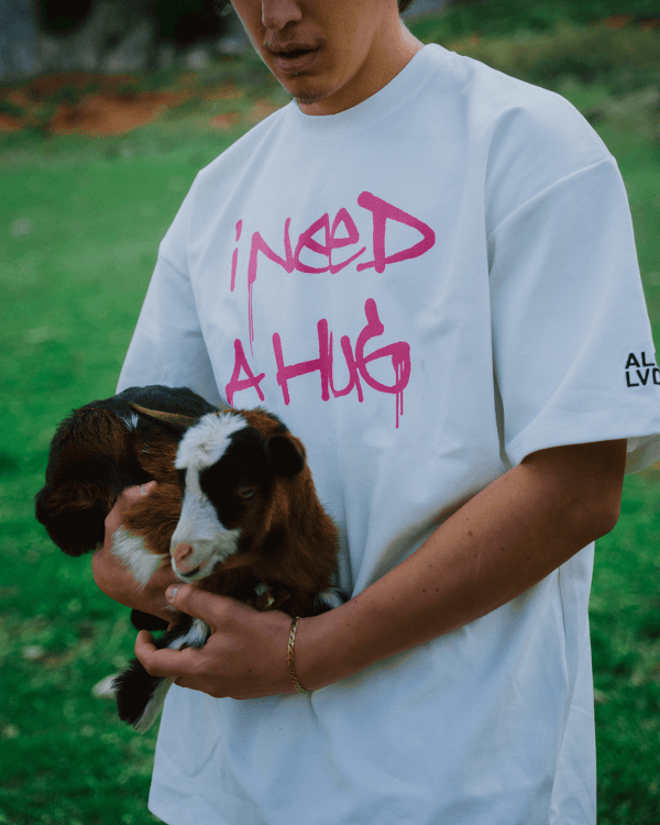 "I NEED A HUG" T-shirt ™ - Image 3