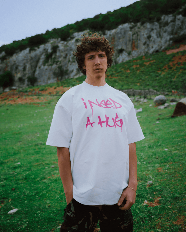 "I NEED A HUG" T-shirt ™ - Image 4